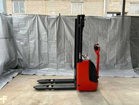 Stacker pedestre 2012  Linde L12 (1)