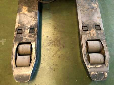 Niederhubwagen 2018  Yale MP20X FBW (7)