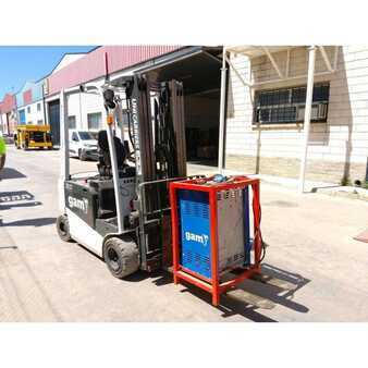 Chariots électriques à 4 roues 2016  Unicarriers JAG1N1L20Q (1)