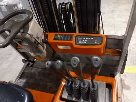 Elektrisk- 4 hjul - BT TRUCK CBE AC350 (8)