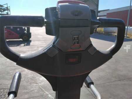 Transpallet elettrici 2011  Toyota LPE240/S (5)