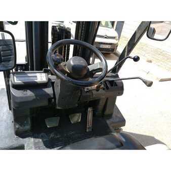 Wózki widłowe diesel - Nissan YG1D2A30Q (4)