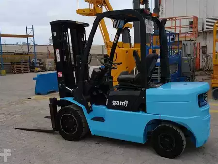 Chariots élévateurs diesel 2017  Utilev UT30P (2)