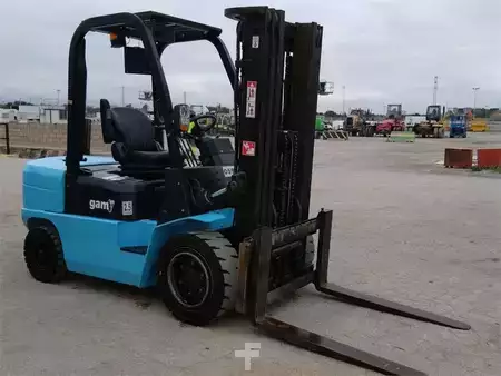 Chariots élévateurs diesel 2017  Utilev UT30P (4)