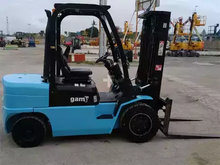 Chariots élévateurs diesel 2017  Utilev UT30P (5)