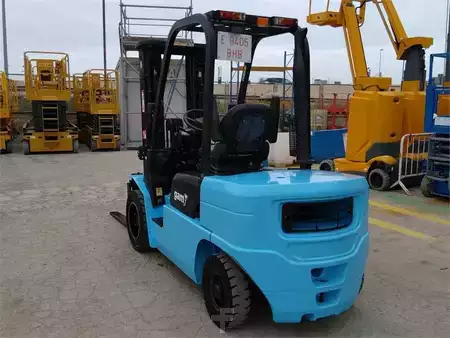 Chariots élévateurs diesel 2017  Utilev UT30P (6)