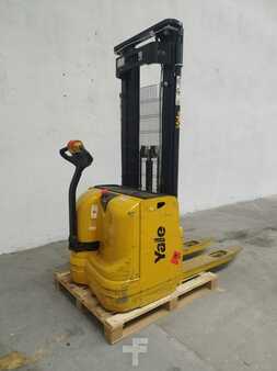 Pallet Stackers 2010  Yale MS 12 AC (2)