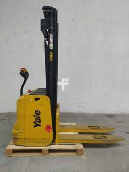 Pallet Stackers 2010  Yale MS 12 AC (3)