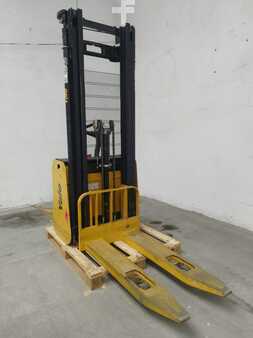 Pallet Stackers 2010  Yale MS 12 AC (4)