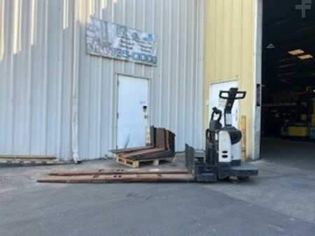 Electric Pallet Jacks - Crown PE4500-60 (1)