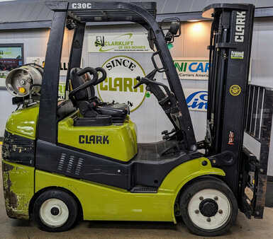 Diesel Forklifts 2016  Clark C30CL (1)