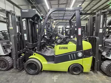 Propane Forklifts 2014  Clark C30CL (1)