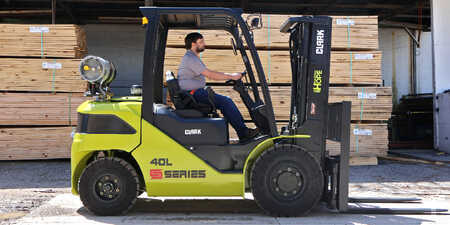 Carretilla elevadora diésel 2025  Clark S40L (2)