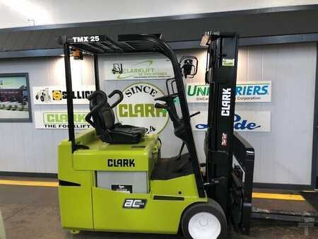 Stackers stand-on 2014  Clark TMX25 (1)