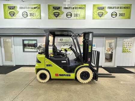 Montacargas diésel 2023  Clark S25L (1)