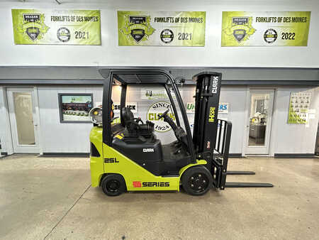 Carretilla elevadora diésel 2024  Clark S25C (1)