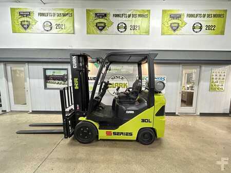 Carretilla elevadora diésel 2022  Clark S30C (2)