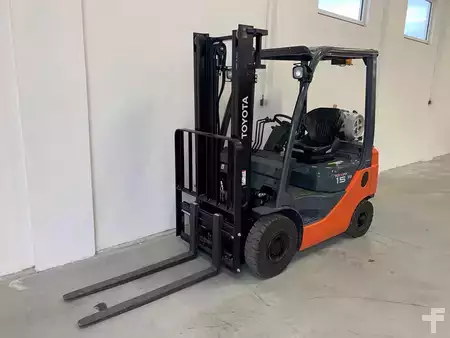 Gas truck 2010  Toyota 8FGF 15 (1)