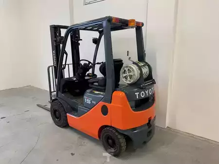 Gas truck 2010  Toyota 8FGF 15 (3)