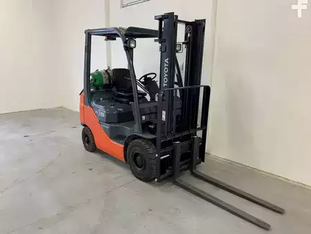 Gas truck 2010  Toyota 8FGF 15 (7)