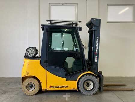 Gázüzemű targoncák 2011  Jungheinrich TFG 430s (2)