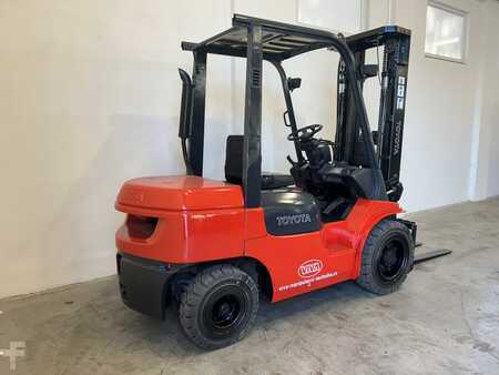 Diesel truck 2003  Toyota 02-7FDF30 (1)