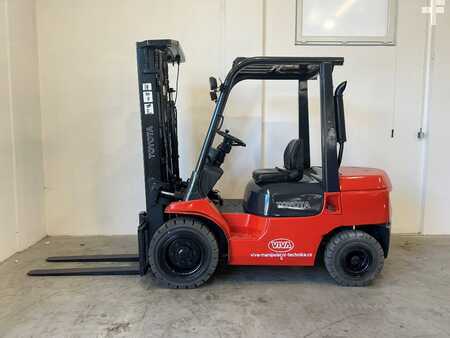 Diesel truck 2003  Toyota 02-7FDF30 (3)