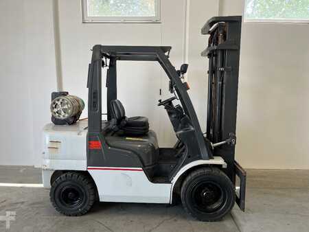 LPG VZV 2007  Nissan UGL02A35DE (2)