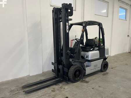 LPG Forklifts 2012  Nissan U1D2A25LQ (4)