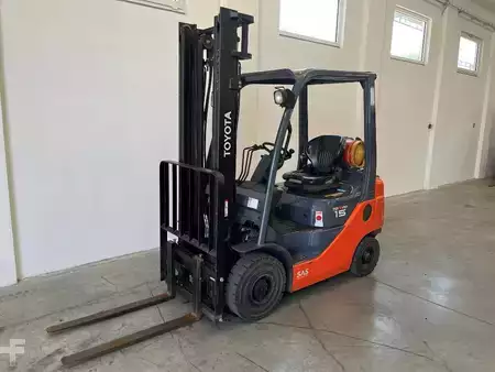 Gas truck 2015  Toyota 02-8FGF15 (1)