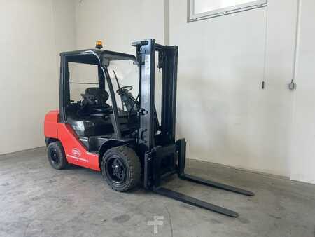 Diesel truck 2010  Toyota 02-8FDF30 (1)