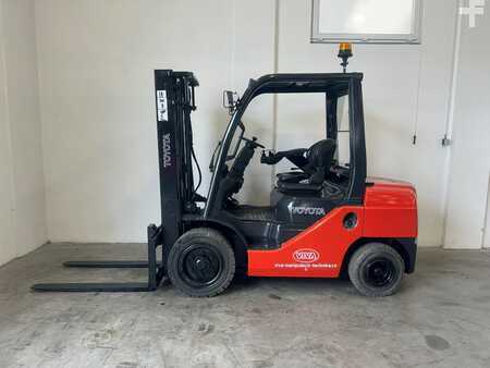 Diesel truck 2010  Toyota 02-8FDF30 (4)