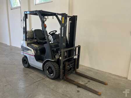 Gas truck 2012  Nissan P1F1A15D (1)