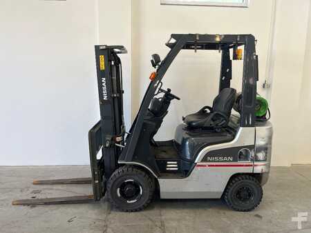 Gas truck 2012  Nissan P1F1A15D (2)