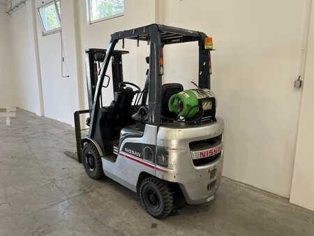 Gas truck 2012  Nissan P1F1A15D (4)