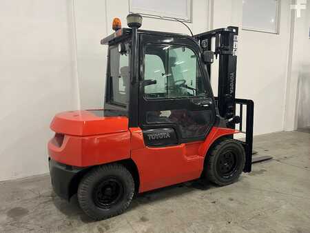 Diesel truck 2000  Toyota 02-7FD35 (1)