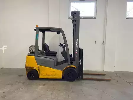 Gázüzemű targoncák 2018  Jungheinrich TFG 320s (5)