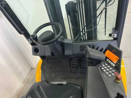 Propane Forklifts 2013  Jungheinrich TFG 425s (7)