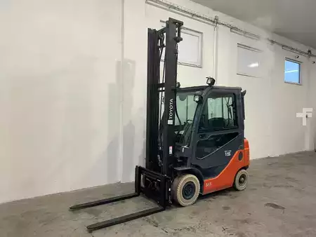 Gas truck 2015  Toyota 02-8FGF15 (2)