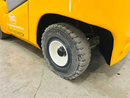 Gázüzemű targoncák 2008  Jungheinrich TFG 430 (9)