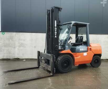 Dieselstapler 2008  Toyota 7FDA50 (1)