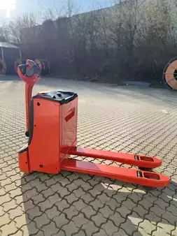 Niederhubwagen 2011  Linde T20 (2)