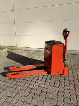 Niederhubwagen 2011  Linde T20 (3)