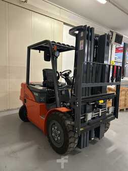Sähkö - 4 pyör 2025  ELEVATORI VERONESE CPD35 li-ion (1)