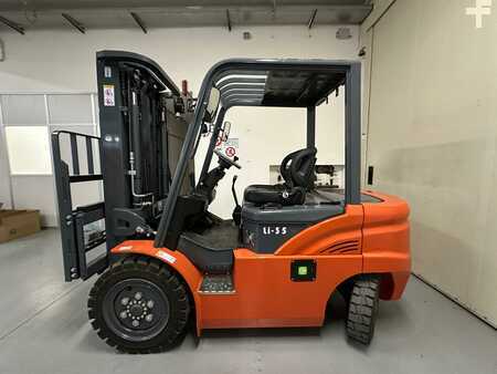 Sähkö - 4 pyör 2025  ELEVATORI VERONESE CPD35 li-ion (2)