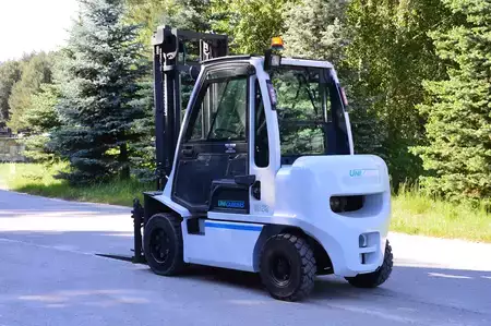 Diesel heftrucks 2016  Unicarriers YG1D2A32Q (1)