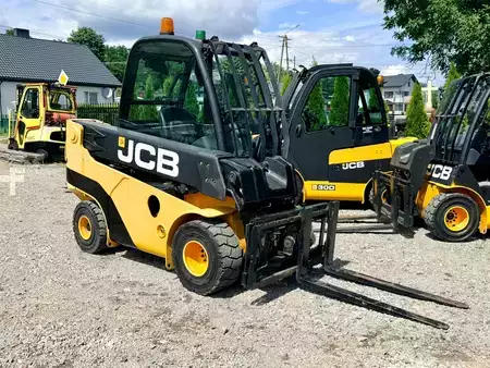 Tugger-train-trailer 2010  JCB Teletruk TLT30 (1)