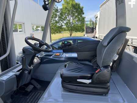 Carrelli elettrici 4 ruote 2016  Jungheinrich EFG 540 (3)