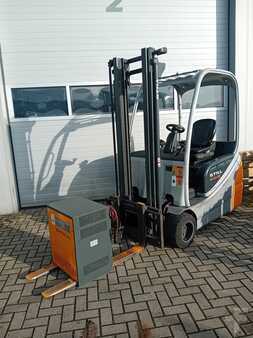 3-wiel elektrische heftrucks 2006  Still RX20-20 (1)