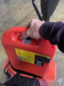 Transpaleta eléctrica 2025 Heli CBD15J-LI3 3rd-Generation Li-ion pallet truck (4)